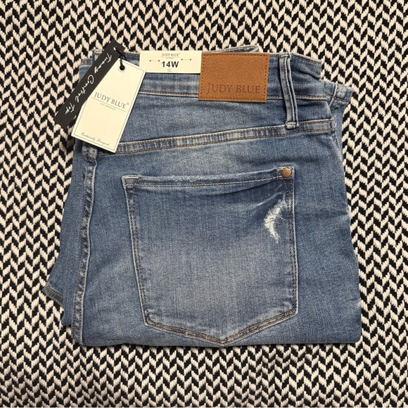 Judy Blue | Austin Distressed Straight Jeans High Rise - Picture 2 of 5